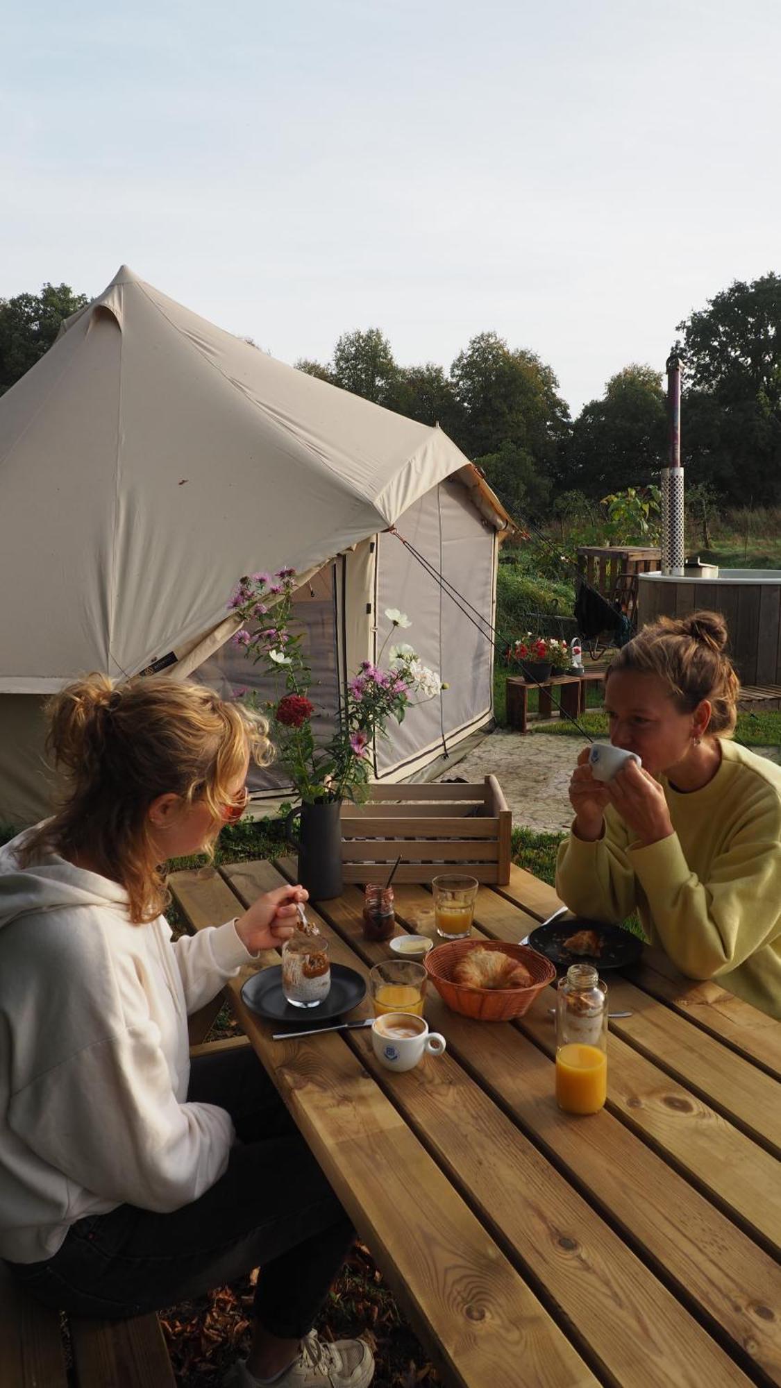 Nederweert-Eind Bell Tent In Een Voedselbos מראה חיצוני תמונה